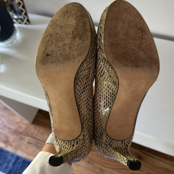 Stuart Weitzman Plainfield Pump - worn twice - Picture 9 of 11